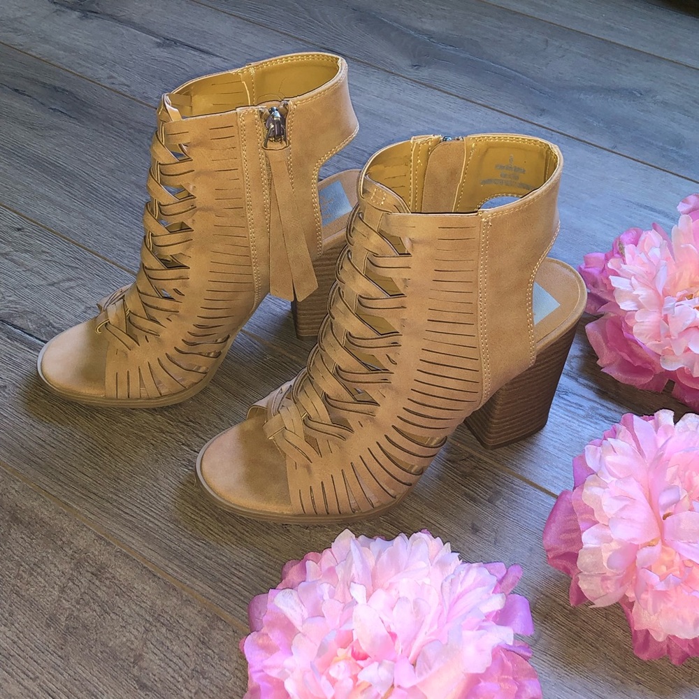 🍦SALE! Dolce Vita Nude Leather Braid Sandal Size6
